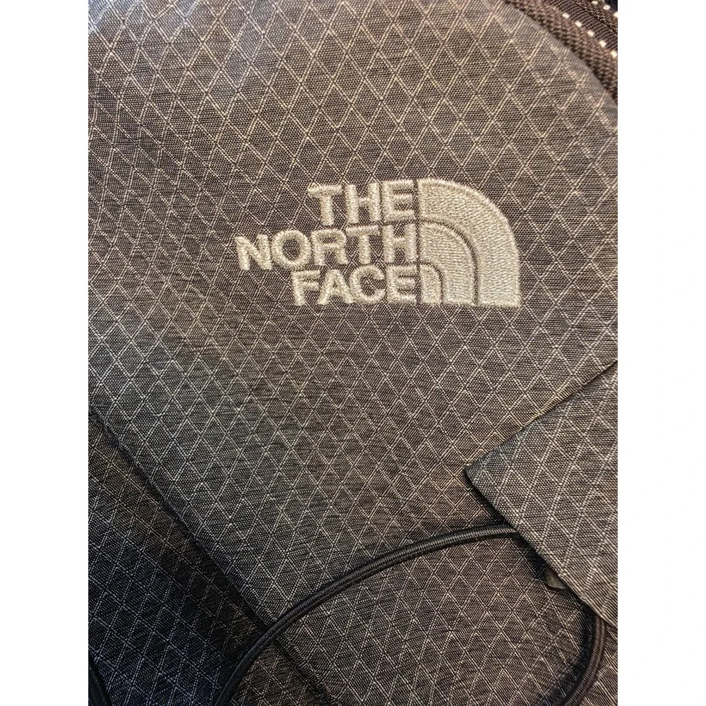 The North Face Jester Backpack Black Grey FlexVent Laptop Bag Bungee Hiking